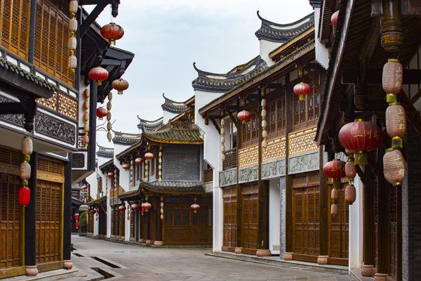 都市女性赛道一路领跑，全能女艺人宋茜火力全开